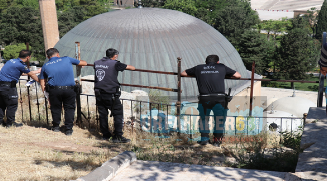 Urfa Kalesinde intihar girişimi