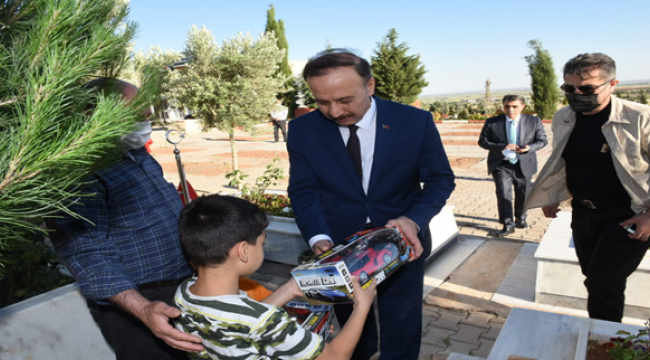 Vali Erin, Şehitlik ve Zeytindalı Kampüsünü Ziyaret Etti