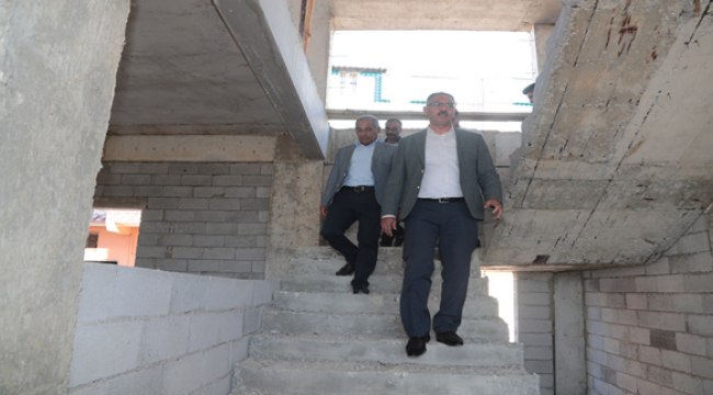 Başkan Kuş, Yapımı süren gençlik merkezini inceledi