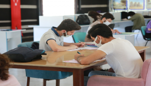 Gençler, Eyyübiye Belediyesi İle Sınavlara Hazırlanıyor