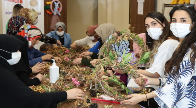 "Kapı süsü atölyesi" kadınların ilgisini çekti 
