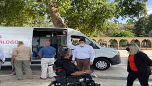 Mobil Aşı Aracı Urfa'da  Aşıları Vatandaşın Ayağına Götürüyor