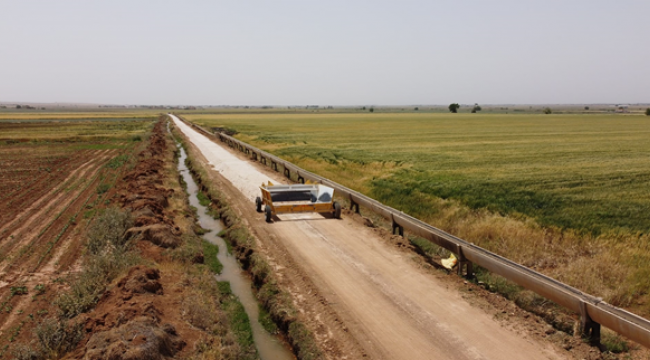 Şanlıurfa'da arazi toplulaştırmada  tarla içi yol çalışmaları devam ediyor