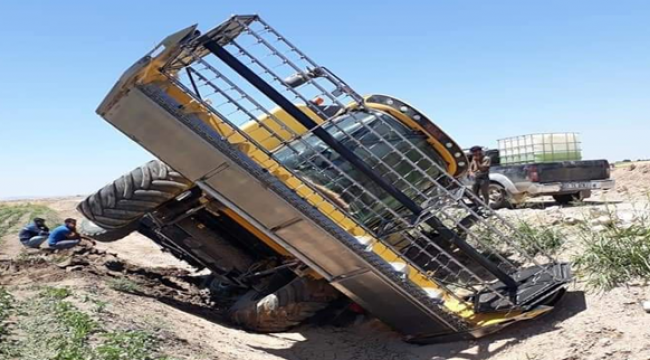 Şanlıurfa'da biçerdöver şarampole devrildi!
