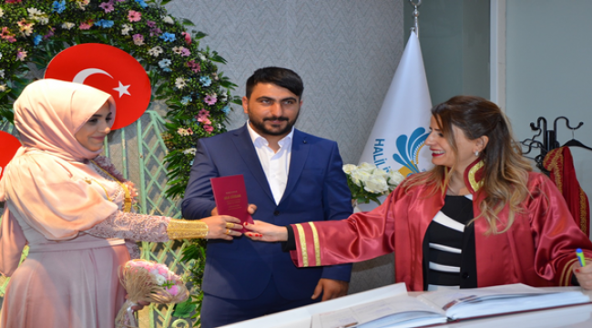 Şanlıurfa'nın ilk bayan  nikah memuru oldu