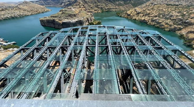 Türkiye'nin en büyük cam terası Rum kale'ye yapılıyor