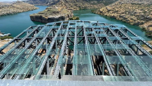 Türkiye'nin en büyük cam terası Rum kale'ye yapılıyor