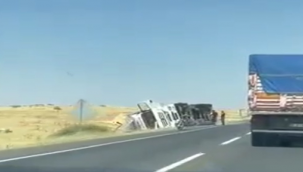 Urfa'da tır devrildi