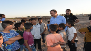 Vali Erin, Telabyad'da Çocukları Sevindirdi