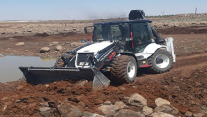 Viranşehir'de Balıklar ölmesin diye kuyudan Gölete su takviyesi