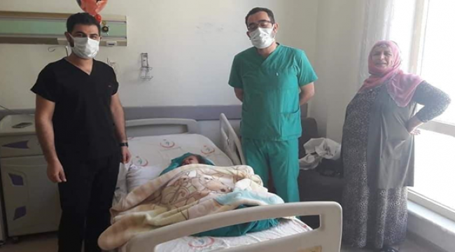 Viranşehir'de Görev Yapan Doktor Türk Batmanlı Havin'e Umut Oldu