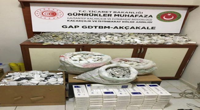 Akçakale Gümrük Kapısı'nda vinçte kaçak sigara  telefon şarzı ele geçirildi
