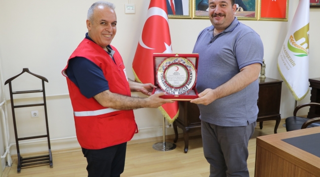 Başkan Ekinciden Türk Kızılay'a Kurban Bağışı
