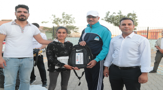 Başkan Kuş, Öğrencilere Eğitim Seti Ve Spor Malzemesi Dağıttı