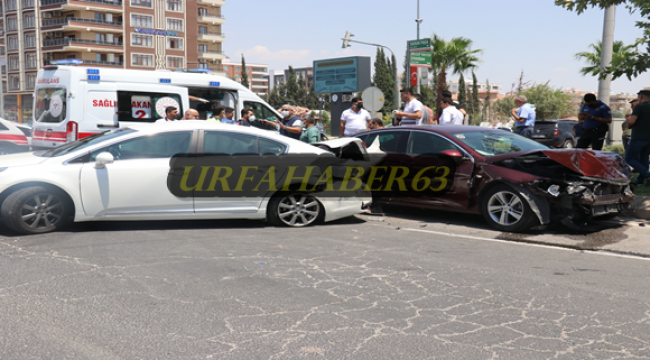 Şanlıurfa'da iki otomobil çarpıştı, 8 yaralı