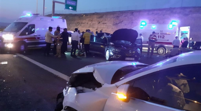 Urfa"da iki otomobil çarpıştı, 8 yaralı