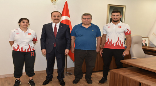 Vali Erin, Kick Boks Şampiyonlarını Ödüllendirdi