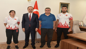 Vali Erin, Kick Boks Şampiyonlarını Ödüllendirdi