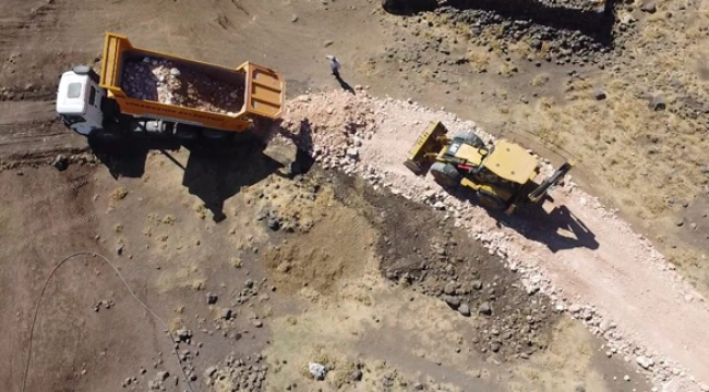 Viranşehir Belediyesinden Kırsal Mahallelerde Stabilize Yol Çalışması 