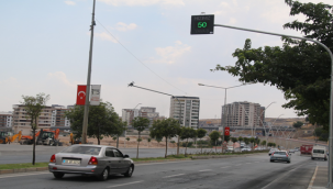 Büyükşehir'den Ana Arterlere Radarlı Hız Tespit Göstergesi 