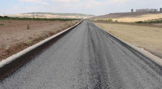  Büyükşehir'den Karaköprü kırsalında asfalt atağı