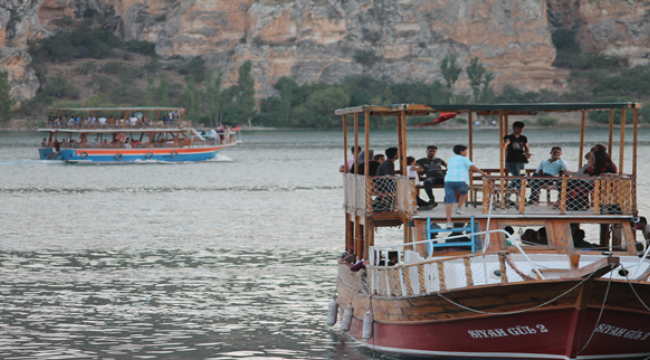 Halfeti'ye turist akını