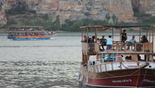 Halfeti'ye turist akını