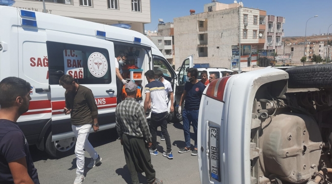 Şanlıurfa"da otomobil devrildi