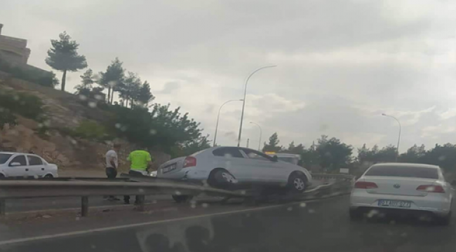 Şanlıurfa'da yağmur etkili oldu: kayganlaşan yolda kaza