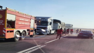 Urfa'da balya yüklü tır alev aldı