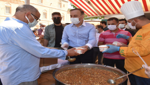 Urfa'da binlerce kişiye aşure ikram edildi