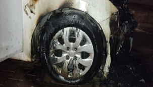 Urfa'da park halindeki araç alev alev yandı!