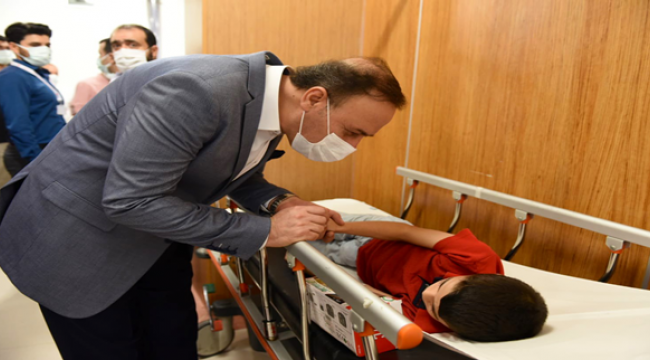 Vali Erin, yaralı çocukları ziyaret etti