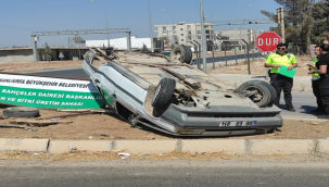 Akçakale'de otomobil takla attı!