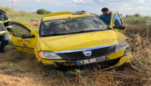 Akçakale yolunda otomobil  şarampole uçtu, 2 yaralı