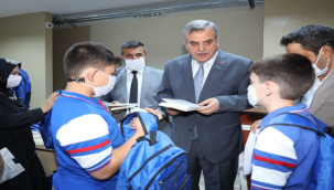 Başkan Beyazgül, Öğrencileri okulun ilk gününde yalnız bırakmadı