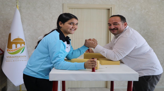 Başkan Ekinci Türkiye derecesi yapan öğrencileri tebrik etti