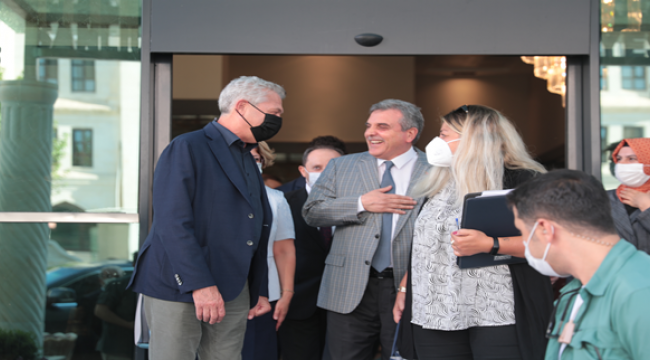 BM Mülteciler Yüksek Komiseri Grandi Başkan Beyazgül'ü Makamında Ziyaret Etti