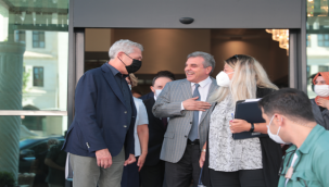 BM Mülteciler Yüksek Komiseri Grandi Başkan Beyazgül'ü Makamında Ziyaret Etti