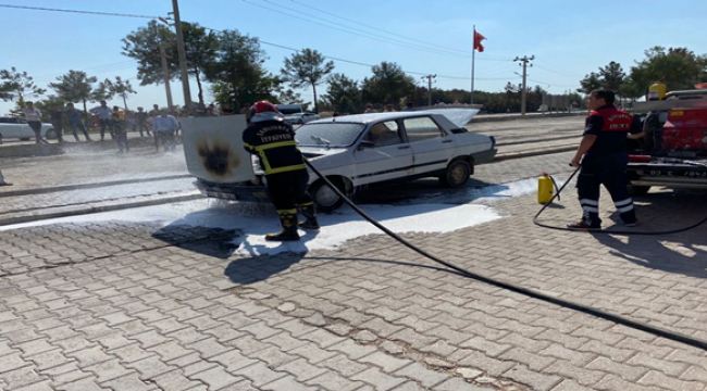 Şanlıurfa'da  park halindeki otomobil yandı