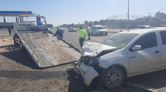 Urfa'da iki otomobil çarpıştı