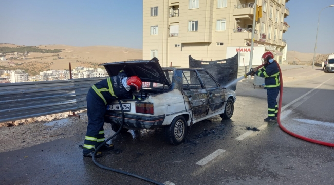Urfa"da otomobil yangını