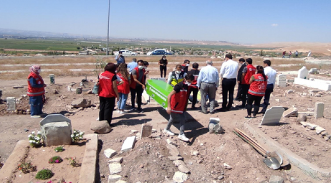 Urfa'da yakılarak öldürülen kızın cenazesi defnedildi