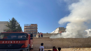 Akçakale'de odunluk yangını