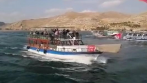 Halfeti'de Tekne kortejiyle Cumhuriyet Bayramı