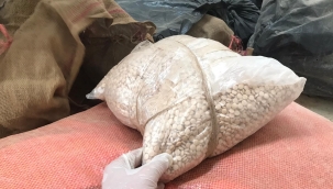 Şanlıurfa'da depoya operasyon düzenlendi. Çok sayıda uyuşturucu ele geçirildi