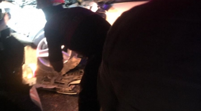 Şanlıurfa'da otomobil tıra arkadan çarptı, 1 ölü ,1 yaralı