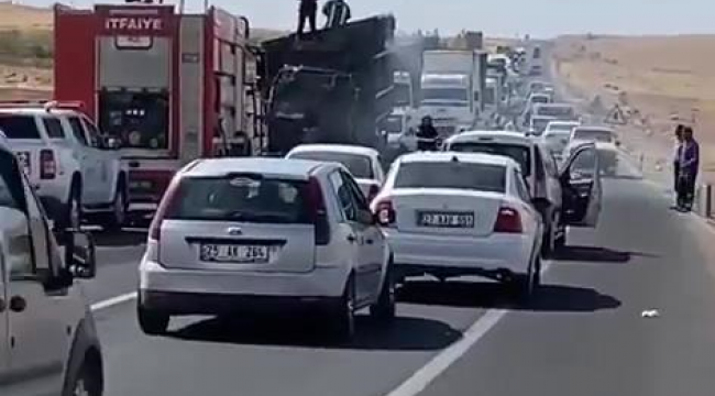 Şanlıurfa'da pamuk yüklü kamyon yandı