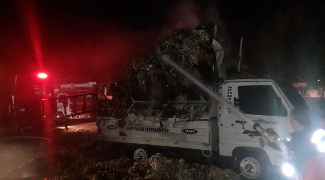 Şanlıurfa'da pamuk yüklü pikap alev aldı!