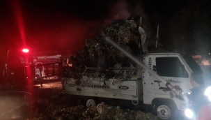 Şanlıurfa'da pamuk yüklü pikap alev aldı!